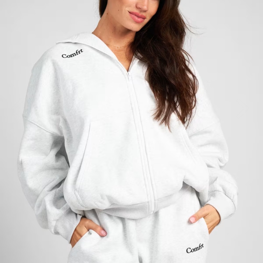 Light gray “storm” Oversized Long Sleeve Hoodie

And sweat pants that match